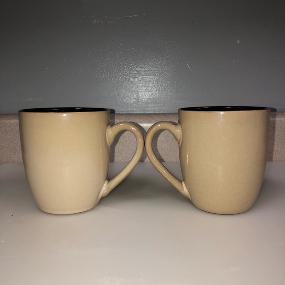 BOGO Set of 2 Pfaltzgraff Tan and Brown Mugs - Picture 10 of 16